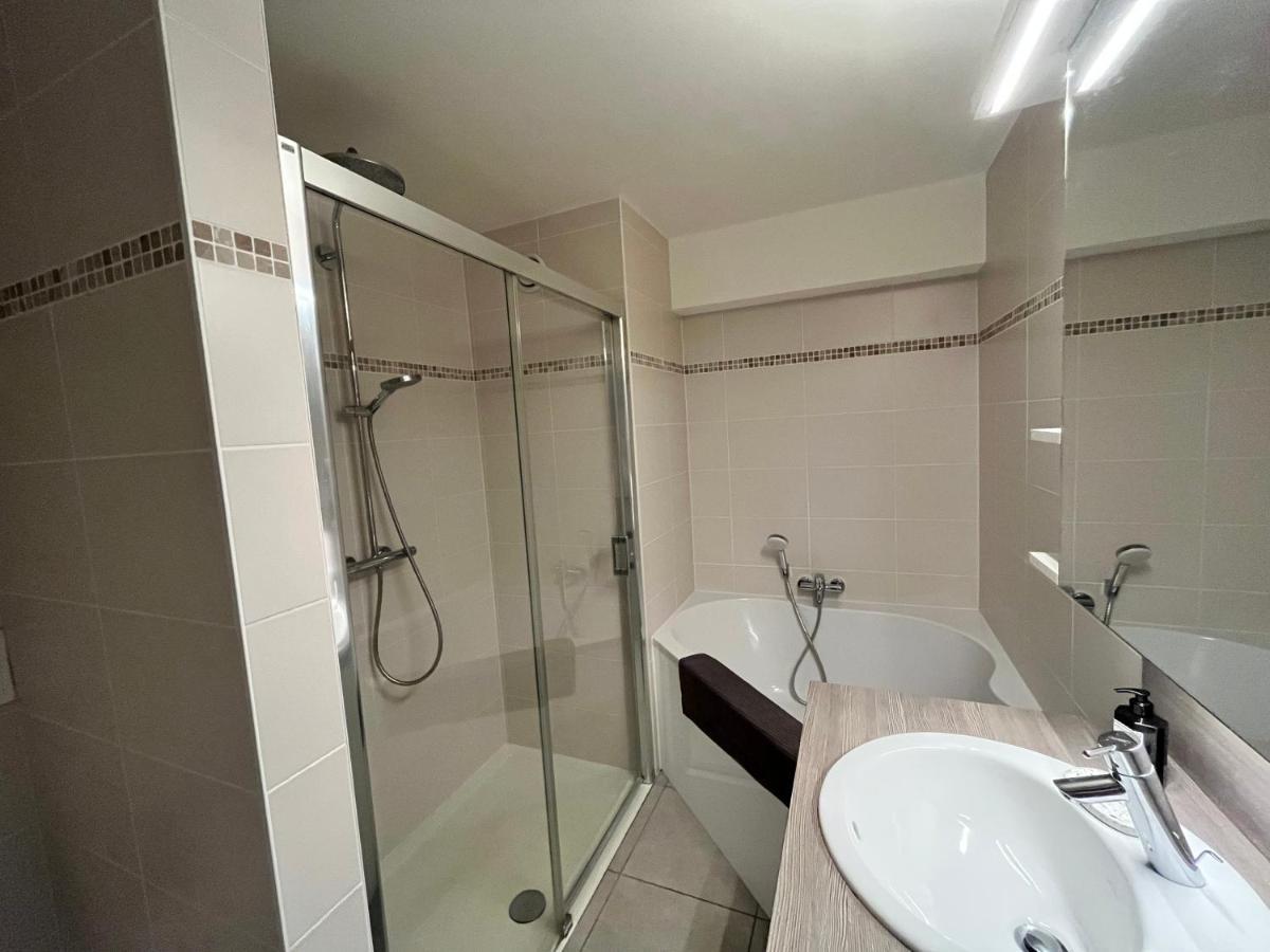 Beautiful 3-bedroom For 6 People With Front Sea View T28 *