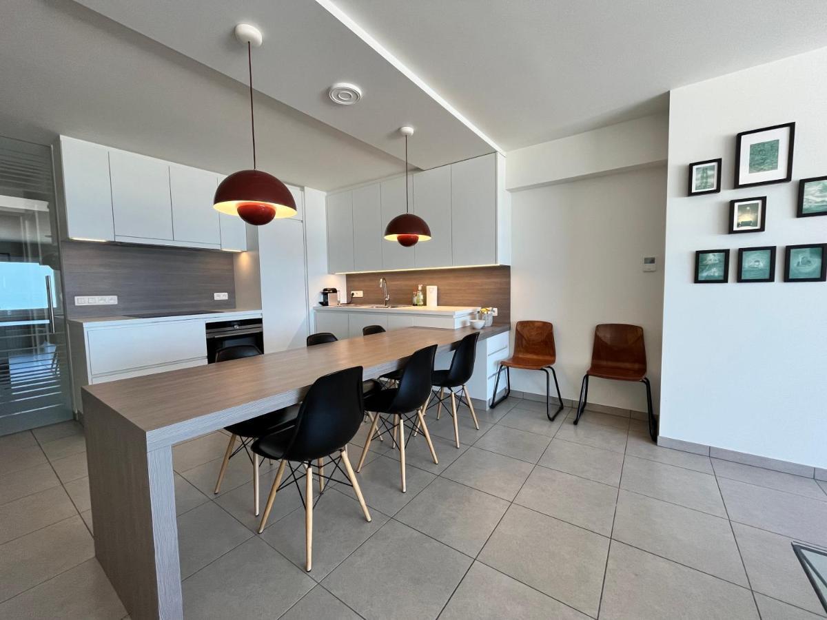 Beautiful 3-bedroom For 6 People With Front Sea View T28 * Ostend