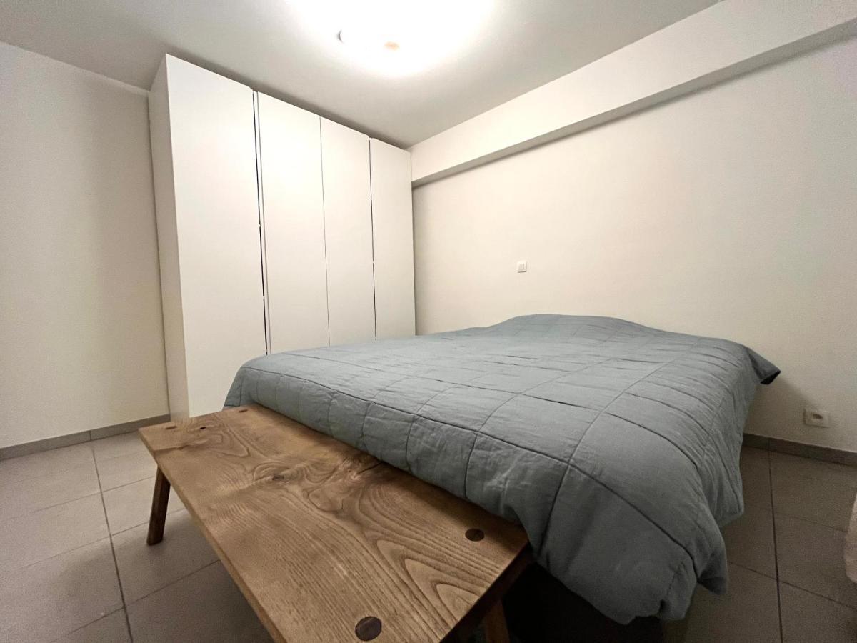 Beautiful 3-bedroom For 6 People With Front Sea View T28 * Oostende